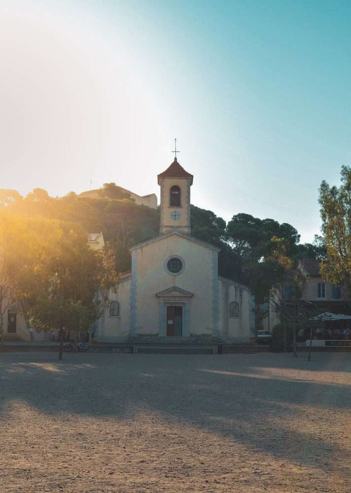 Église et place Porquerolles